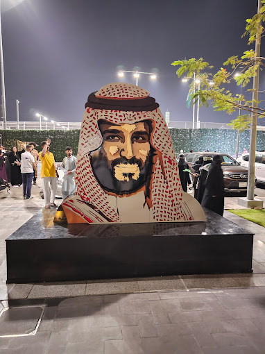 آرت بروميناد جدة - المنحوتات الفنية الكبيرة